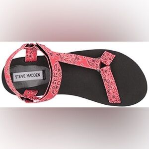 Women’s Steve Madden Red Bandana Print Sport Sandal size 9